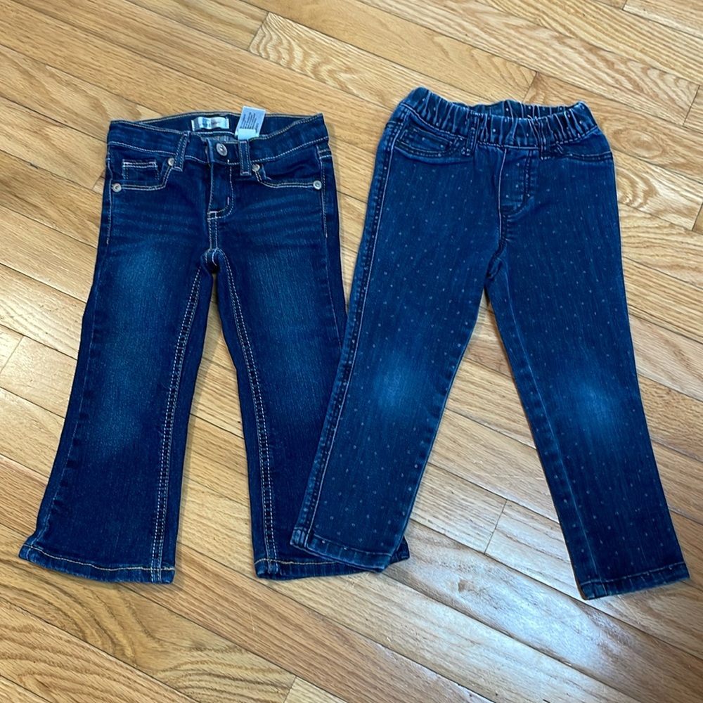 2T - pair of toddler jeans - Jumping Beans and Cherokee